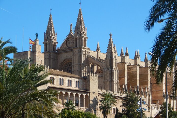 Palma Altstadt & Kathedrale von Mallorca mit mallorquinischem Gebäck